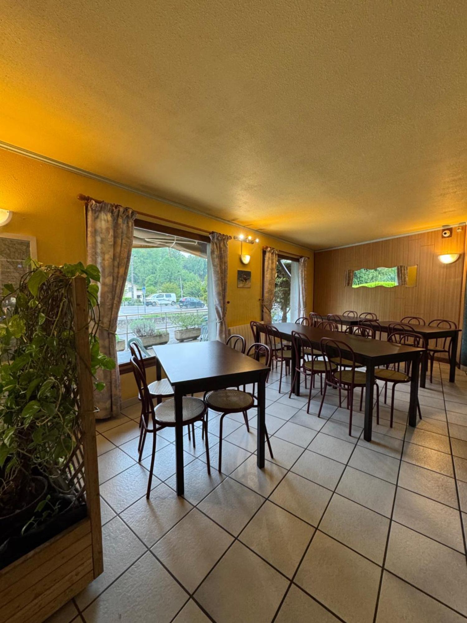 Symp'Hotel Nivolas-Vermelle ภายนอก รูปภาพ