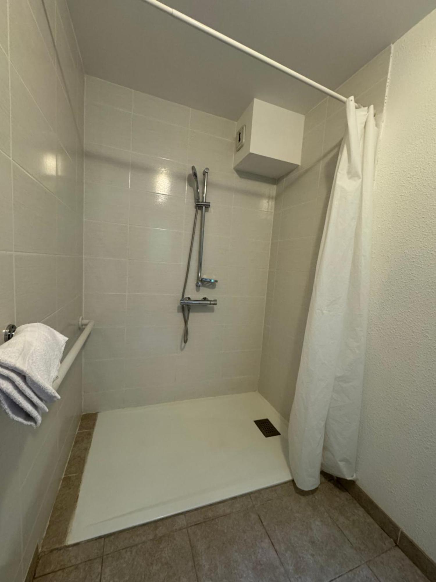 Symp'Hotel Nivolas-Vermelle ภายนอก รูปภาพ