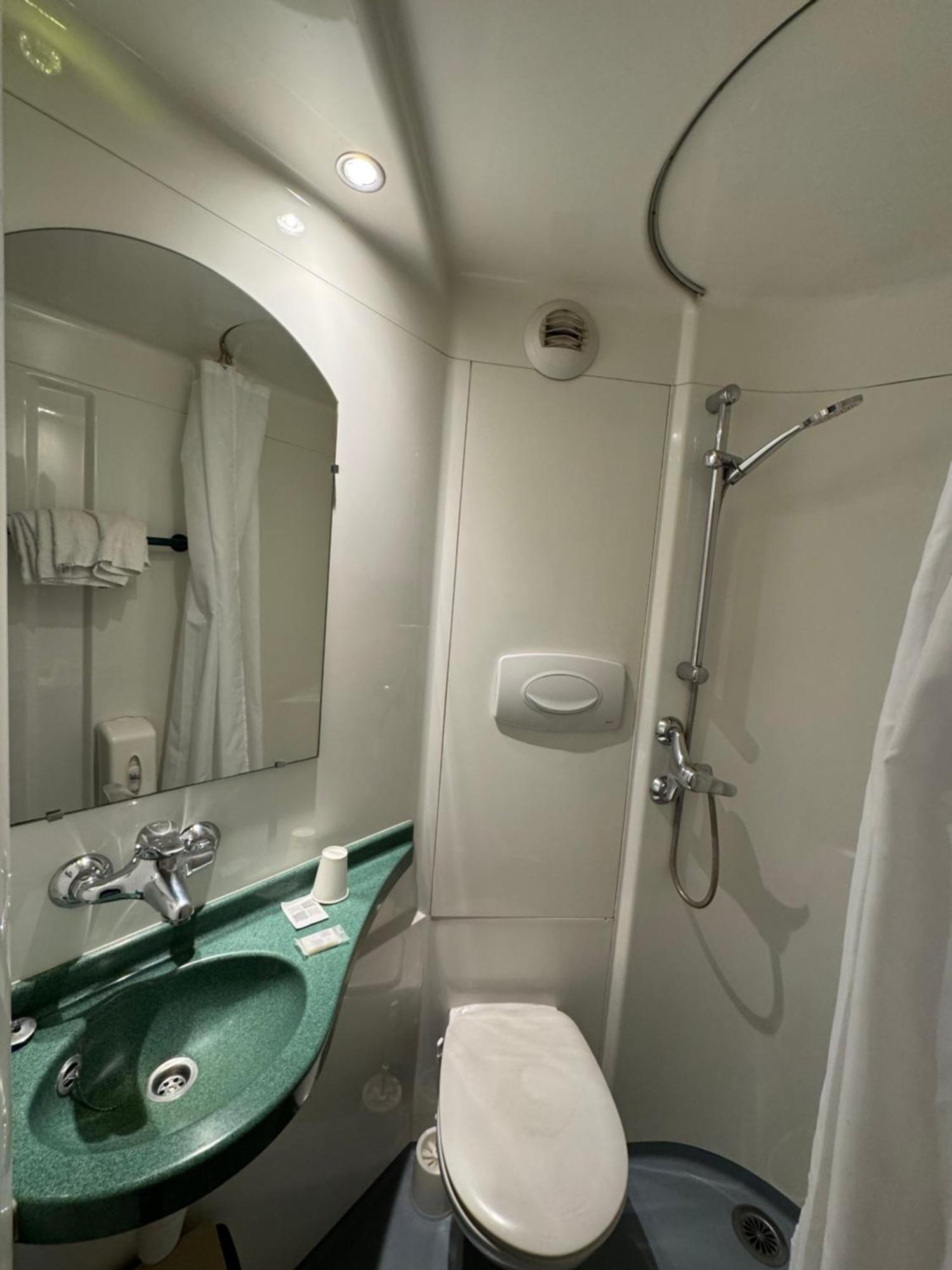 Symp'Hotel Nivolas-Vermelle ภายนอก รูปภาพ